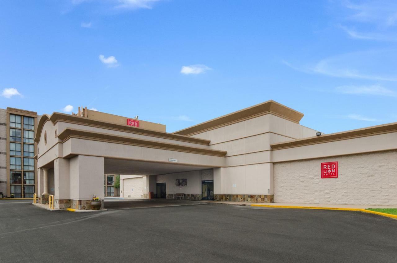 Red Lion Hotel Cheyenne Exterior photo