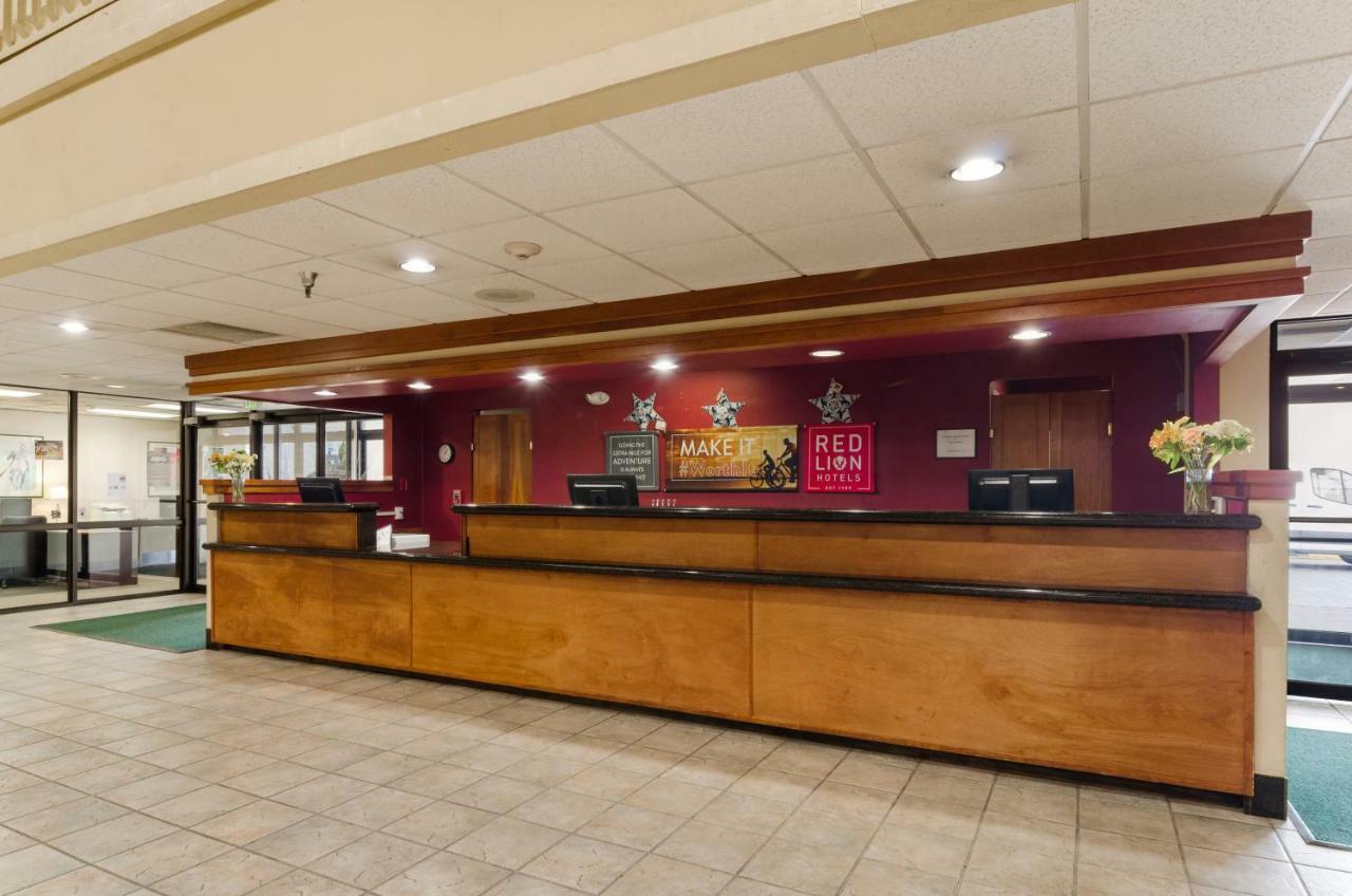 Red Lion Hotel Cheyenne Exterior photo